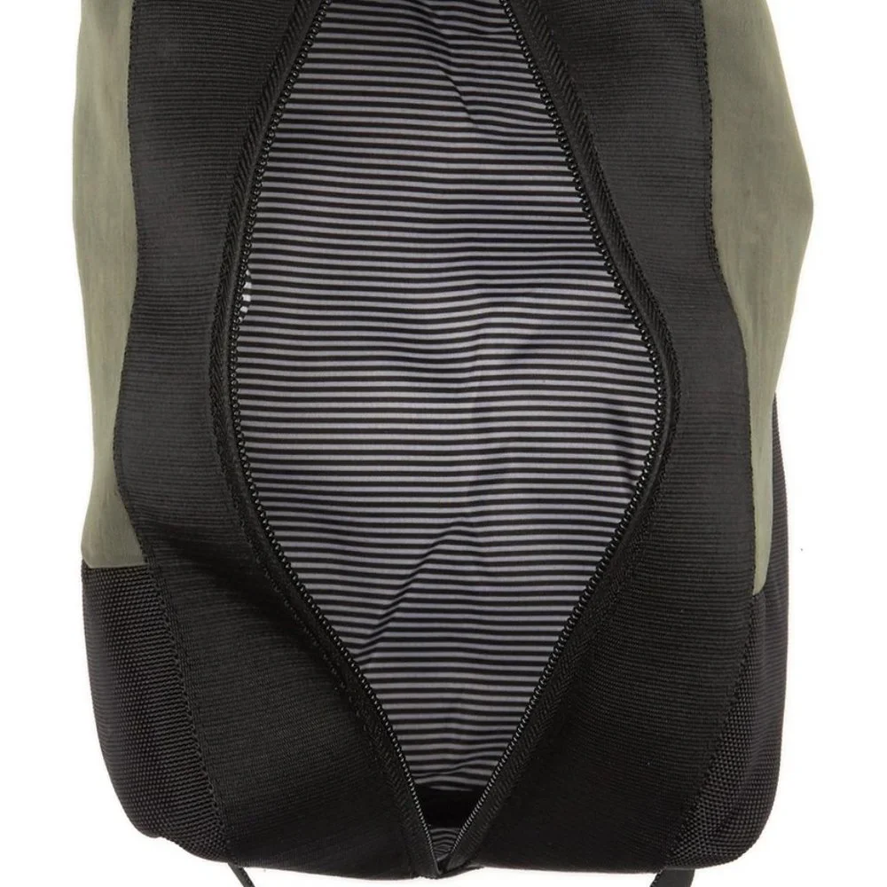 Onia Nylon Colorblock Dopp Kit - Picture 4 of 9